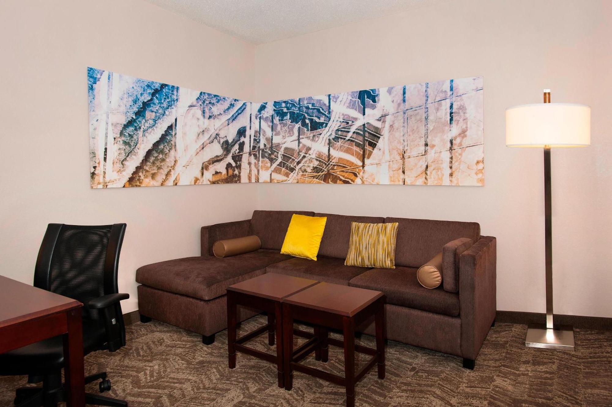 Springhill Suites Birmingham Colonnade Bagian luar foto