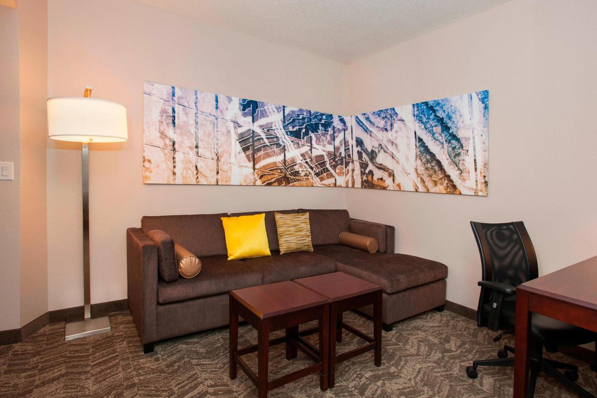 Springhill Suites Birmingham Colonnade Bagian luar foto