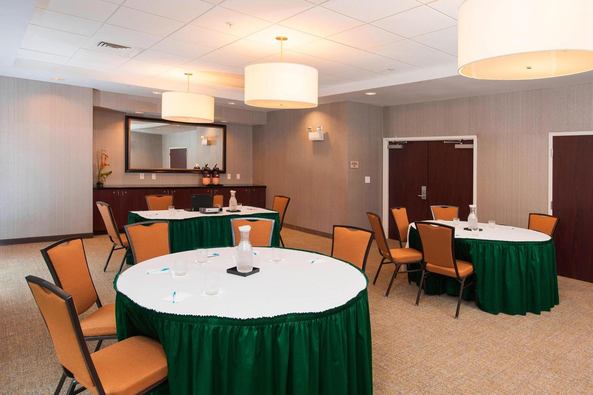 Springhill Suites Birmingham Colonnade Bagian luar foto