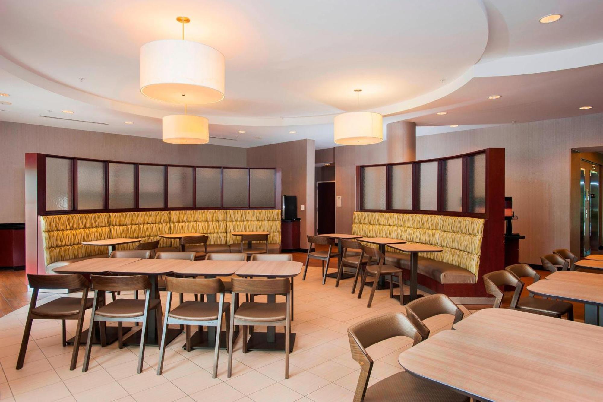 Springhill Suites Birmingham Colonnade Bagian luar foto