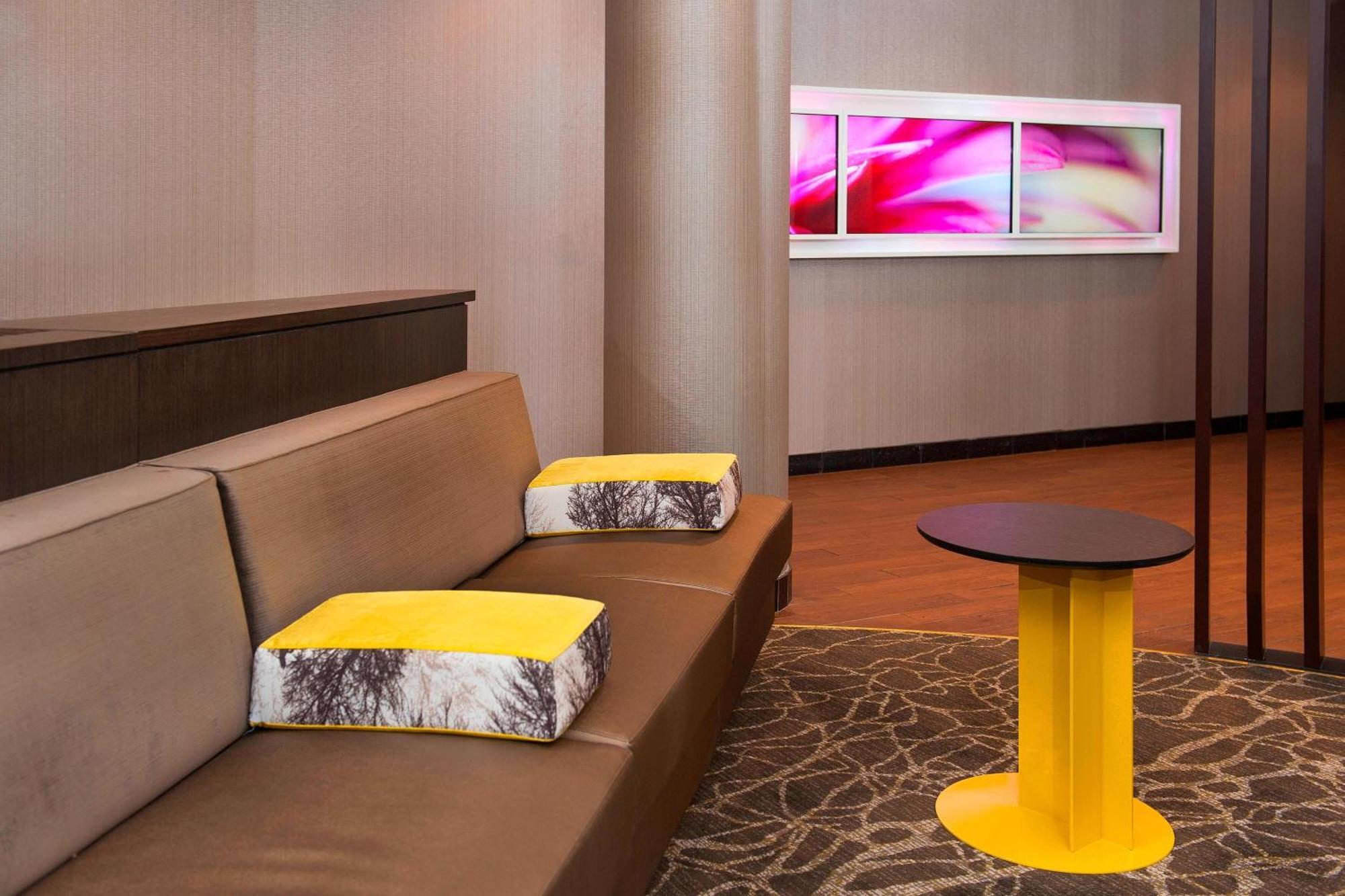 Springhill Suites Birmingham Colonnade Bagian luar foto